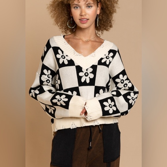 Pol Floral Checkered Distressed Sweater - Sizes: S, M , L - Picture 5 of 5